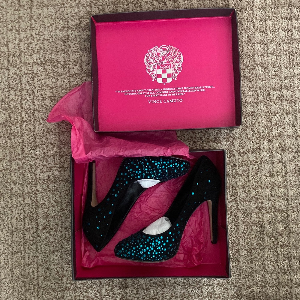 Vince Camuto Crane Embellished Pump -  Size 8